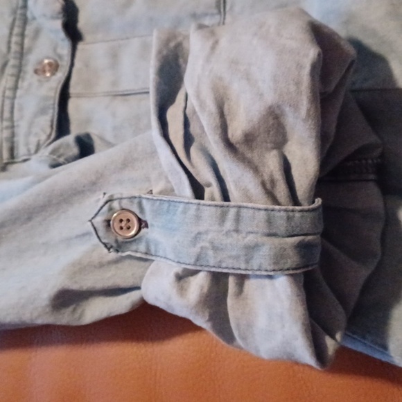 💙🌺New York & Company Denim Blue Shirt - Picture 4 of 12